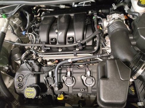 Used 2018 Ford Explorer XLT w/ Equipment Group 202A image 30