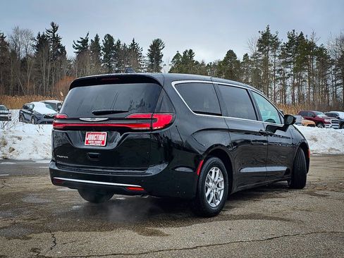 New 2026 Chrysler Pacifica Select image 3