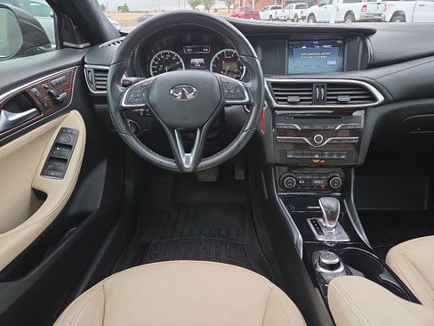 Used 2017 INFINITI QX30 Premium w/ Technology Package FWD image 10