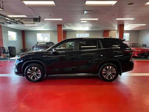 Certified 2024 Toyota Highlander XLE AWD/4WD image 6