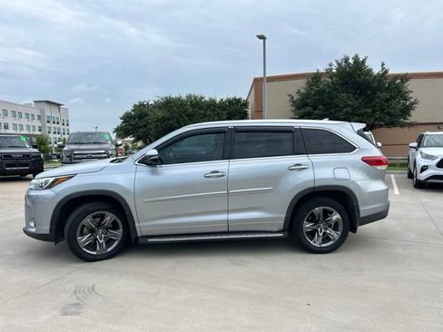 Used 2018 Toyota Highlander Limited Platinum FWD image 7