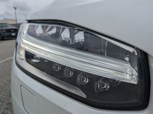 Certified 2022 Volvo XC90 T6 Momentum w/ Advanced Package image 10