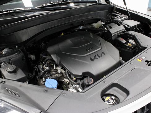Used 2025 Kia Telluride LX FWD image 16
