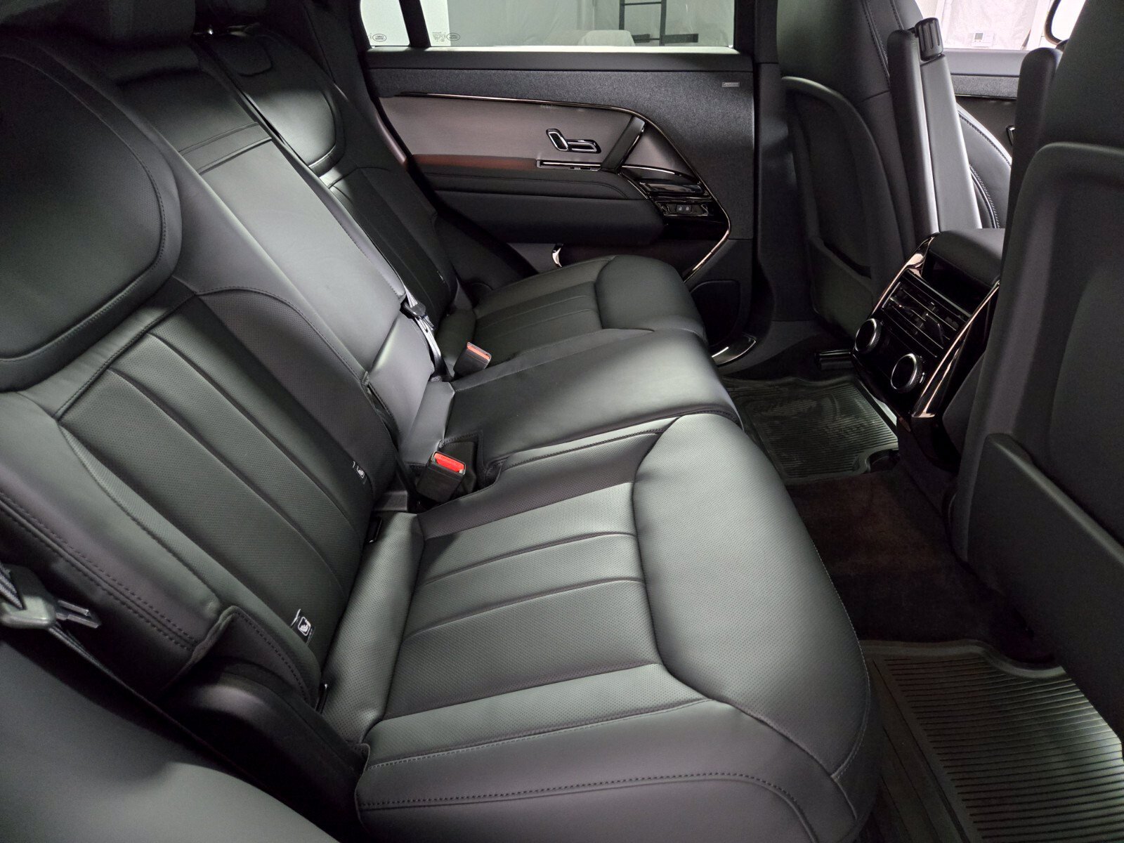 New 2027 Land Rover Range Rover Sport Dynamic SE AWD/4WD image 18