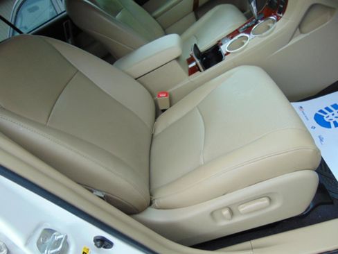 Used 2013 Toyota Highlander Limited FWD image 26
