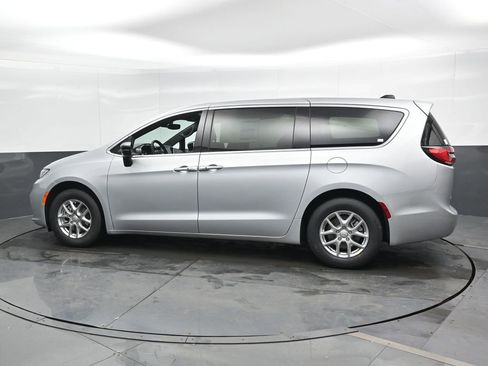 New 2026 Chrysler Pacifica Select image 7