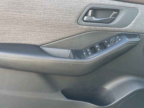 Used 2021 Nissan Rogue S FWD image 13