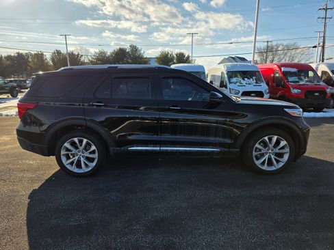 Certified 2023 Ford Explorer Platinum w/ Technology Package image 3