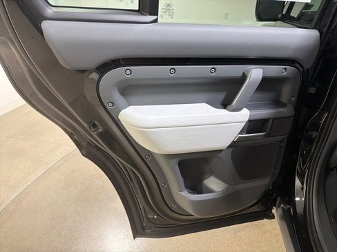 New 2026 Land Rover Defender 110 X-Dynamic SE image 20