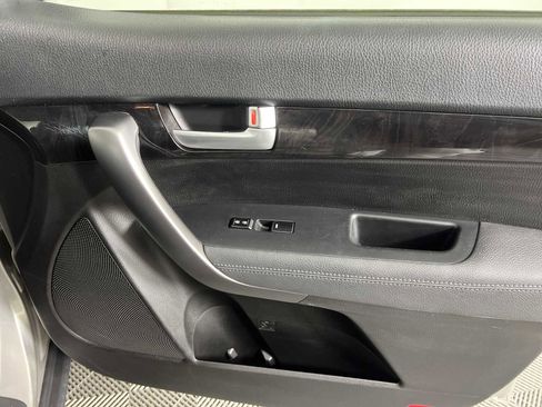 Used 2014 Kia Sorento LX image 27