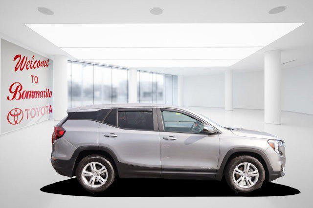 Used 2024 GMC Terrain SLE FWD image 5