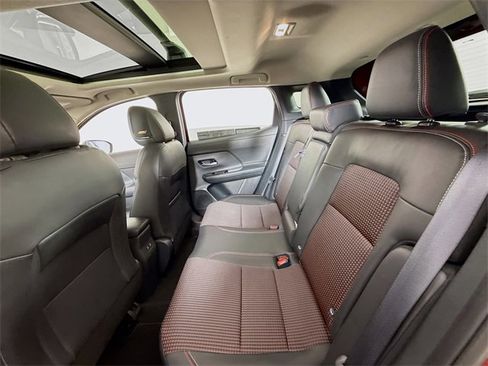 Used 2026 Nissan Kicks SR w/ SR Premium Package image 9