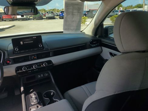 Used 2023 Honda Pilot LX image 19