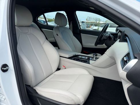 Used 2025 Genesis G70 2.5T image 36
