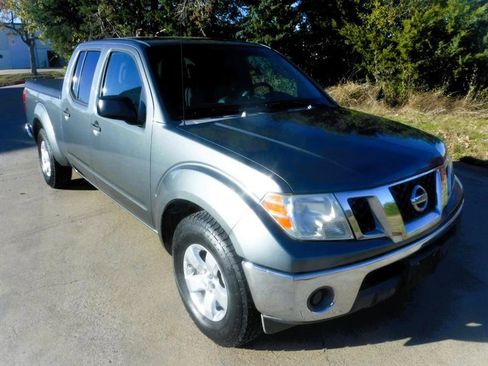 Used 2009 Nissan Frontier SE w/ SE Value Truck Pkg image 2