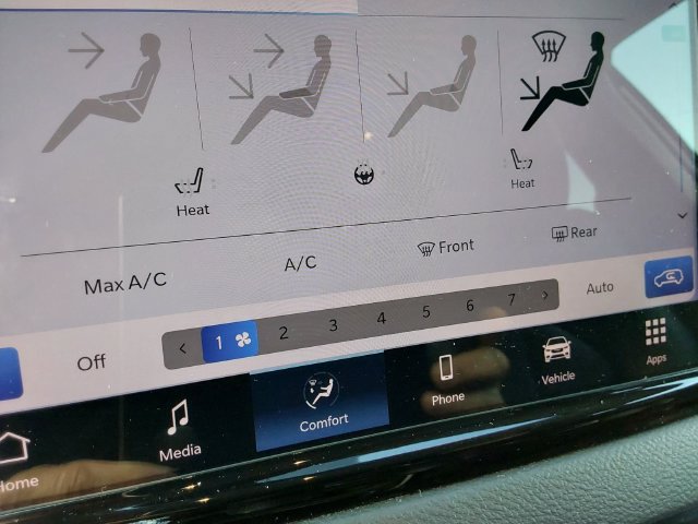 Used 2024 Chrysler Pacifica Touring-L FWD image 34