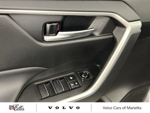 Used 2021 Toyota RAV4 XLE Premium image 14