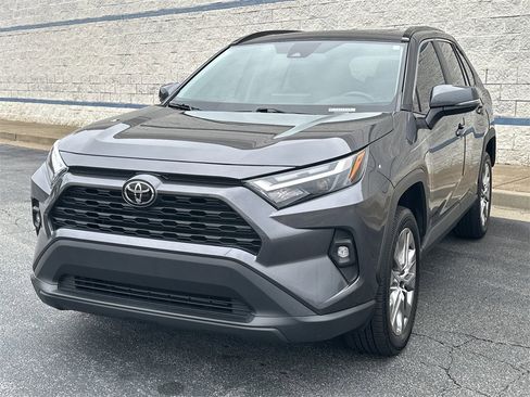 Used 2022 Toyota RAV4 XLE Premium image 3