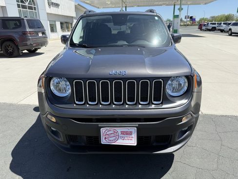 Used 2017 Jeep Renegade Latitude w/ Popular Equipment Group AWD/4WD image 3