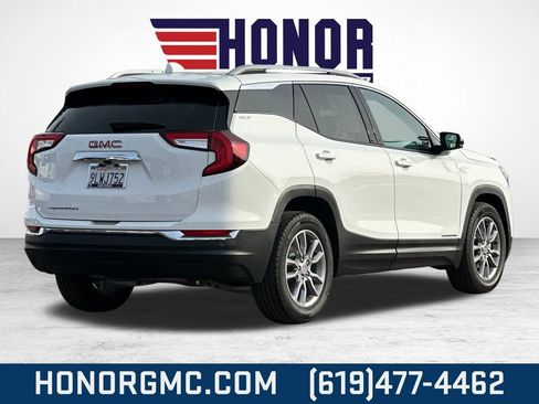 Used 2024 GMC Terrain SLT image 4