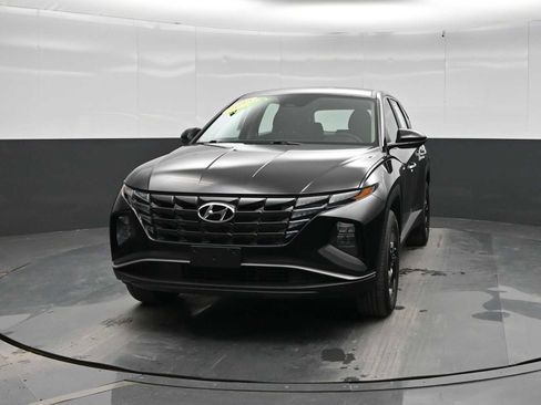 Used 2023 Hyundai Tucson SE AWD/4WD image 3