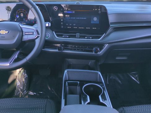 Used 2025 Chevrolet Equinox LT image 11