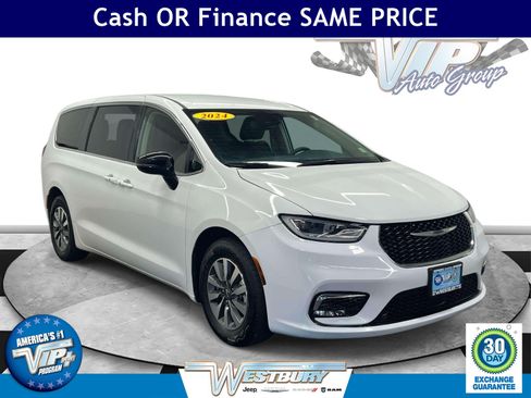 Used 2024 Chrysler Pacifica Limited FWD image 1