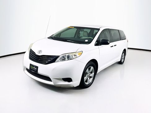 Used 2012 Toyota Sienna 5dr 7-Pass Van I4 FWD (Natl) image 3