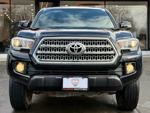 Used 2017 Toyota Tacoma TRD Off-Road w/ Tow Package image 32