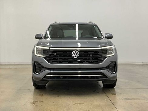 Used 2024 Volkswagen Atlas SEL Premium R-Line image 3