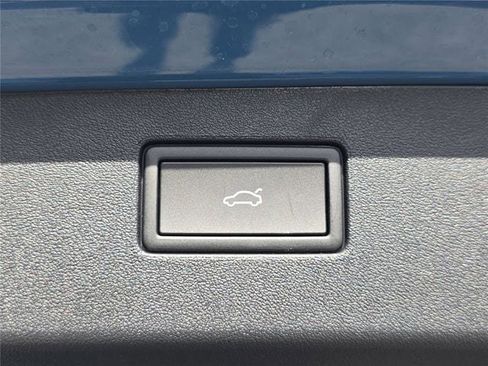 New 2026 Volkswagen Tiguan SE R-Line image 26