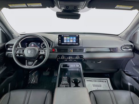 Used 2025 Honda Pilot TrailSport image 12