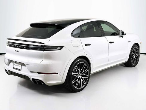 New 2025 Porsche Cayenne Turbo image 8