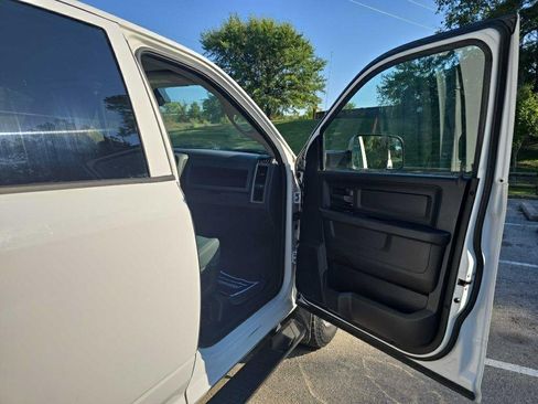 Used 2016 RAM 2500 Tradesman w/ Chrome Appearance Group image 18