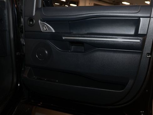 Used 2024 Ford Expedition Max XLT image 19