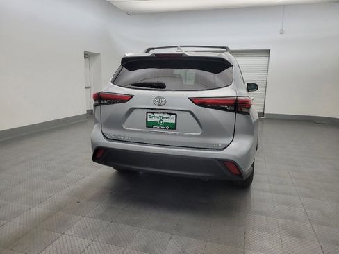Used 2020 Toyota Highlander XLE FWD image 7