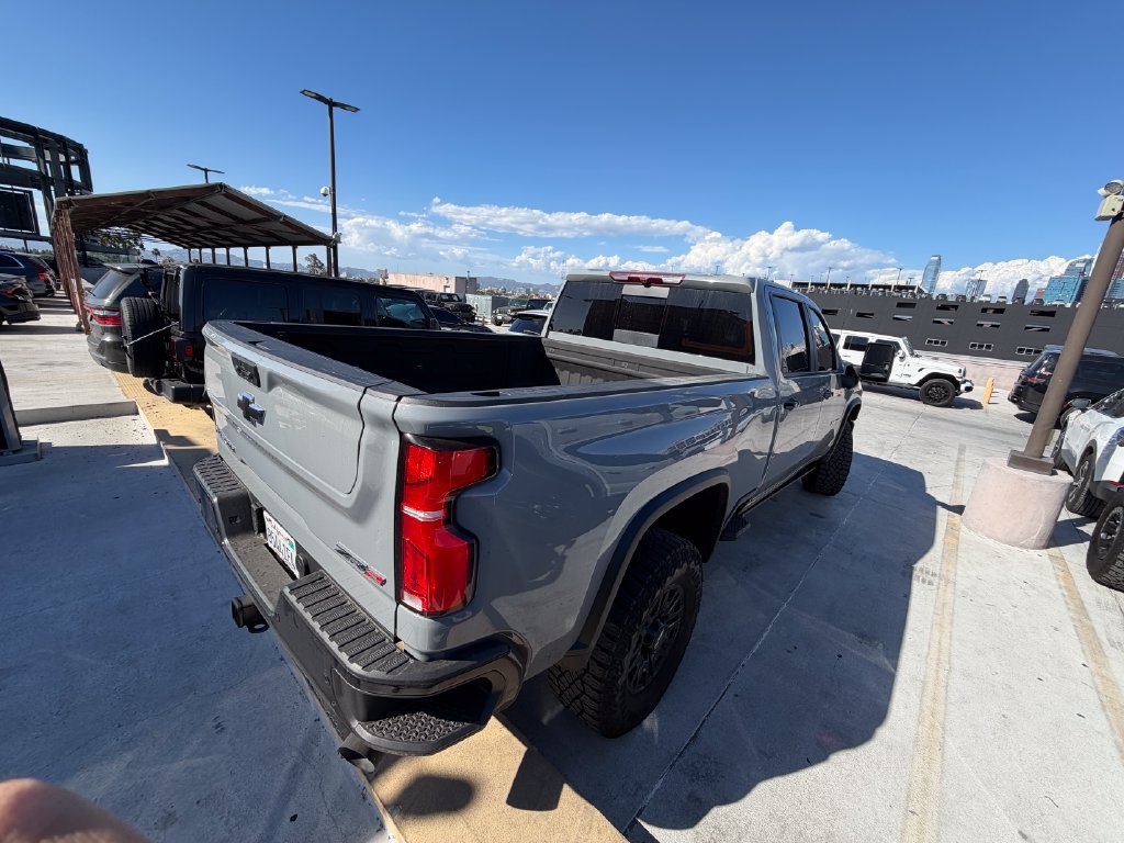 Used 2025 Chevrolet Silverado 2500 ZR2 AWD/4WD image 2