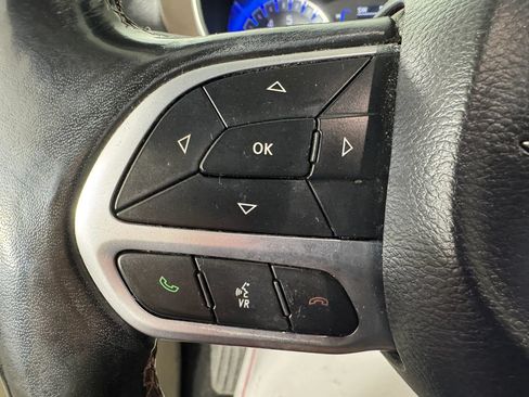 Used 2019 Chrysler Pacifica Touring-L FWD image 14