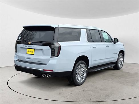 New 2026 Chevrolet Suburban Premier image 5