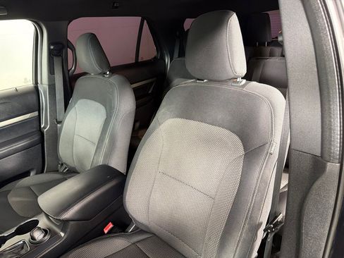 Used 2019 Ford Explorer XLT w/ Equipment Group 201A FWD image 12