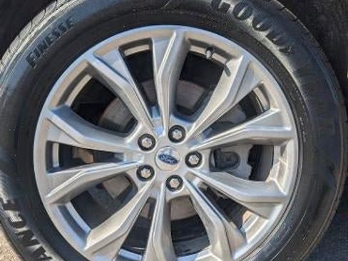 Used 2023 Ford Explorer XLT w/ Equipment Group 202A image 7