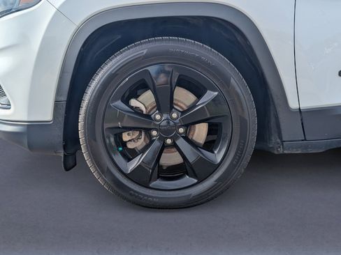 Used 2020 Jeep Cherokee Latitude Plus FWD image 25