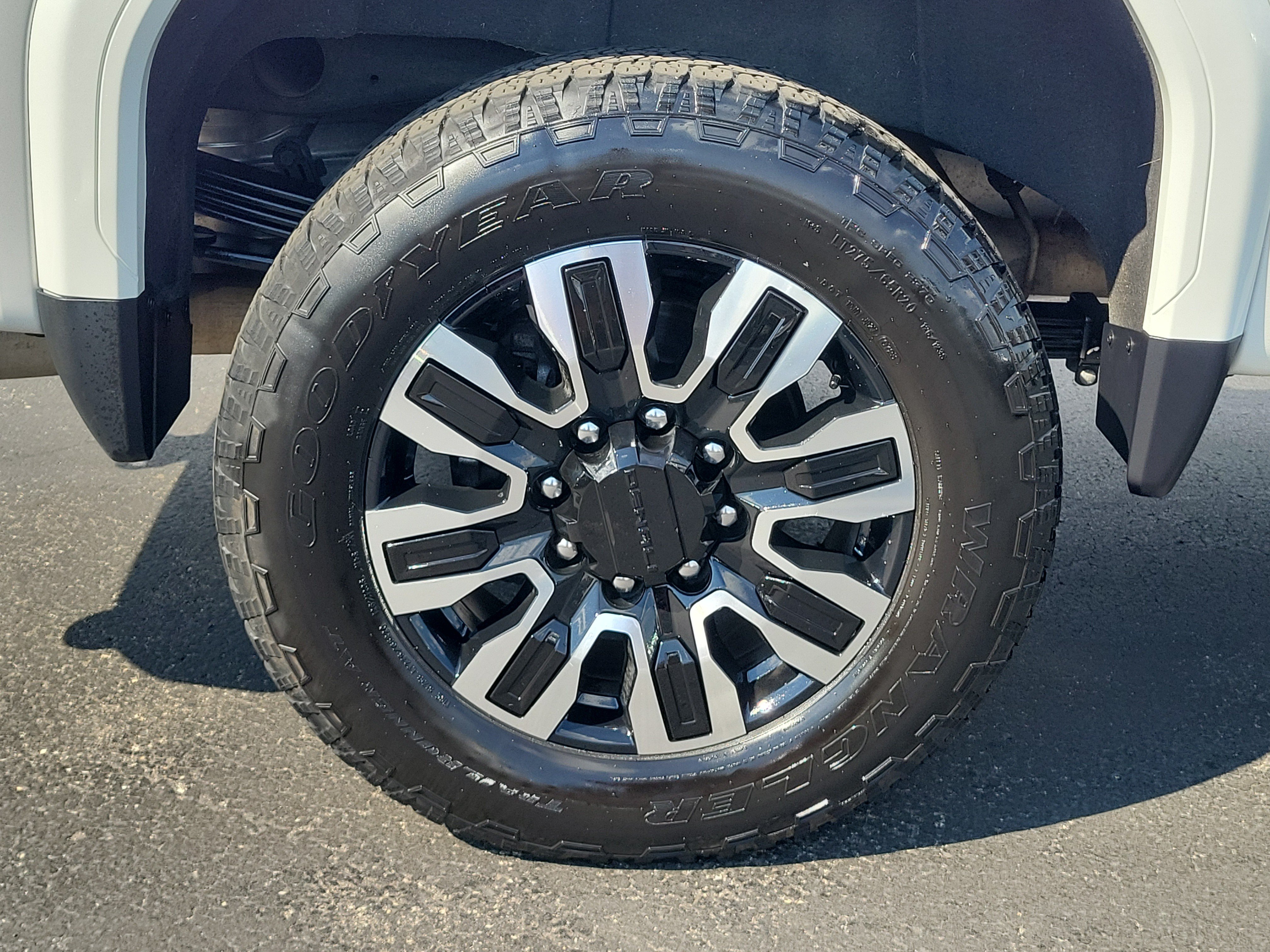 Used 2024 GMC Sierra 2500 Denali Ultimate AWD/4WD image 5