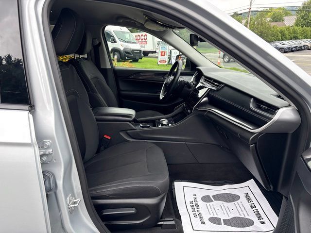 Used 2021 Jeep Grand Cherokee L Laredo w/ Luxury Tech Group I AWD/4WD image 22