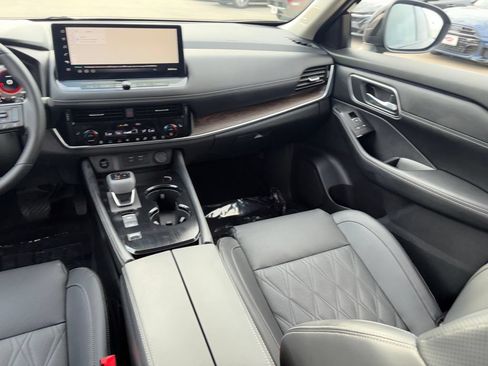 Used 2025 Nissan Rogue Platinum w/ Platinum Premium Package FWD image 22