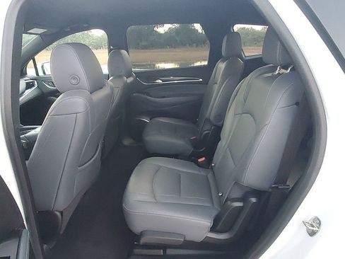 Used 2023 Buick Enclave Essence image 23