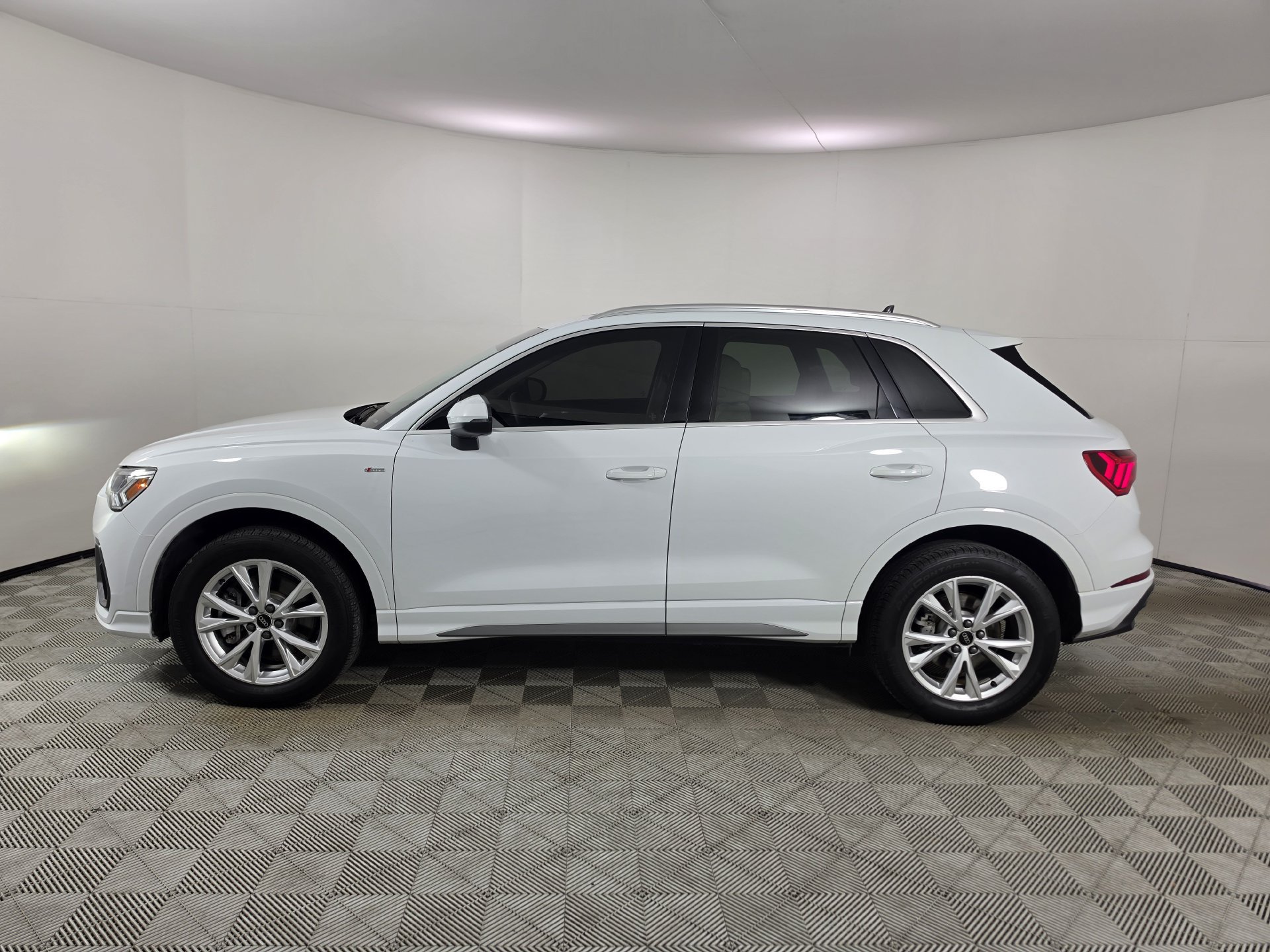 Used 2025 Audi Q3 2.0T Premium AWD/4WD image 38