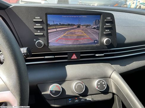 Used 2023 Hyundai Elantra SE FWD image 12