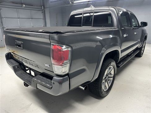 Used 2016 Toyota Tacoma Limited image 7