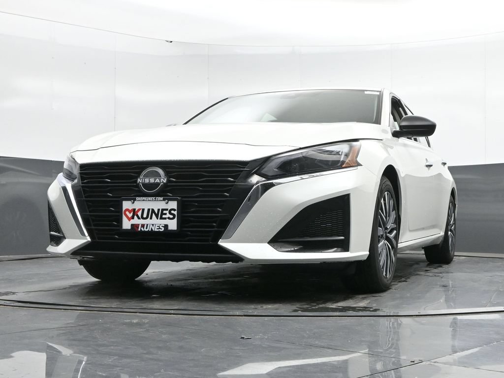 Used 2024 Nissan Altima 2.5 SV FWD image 42